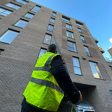 Reach & Wash Window Cleaning 1