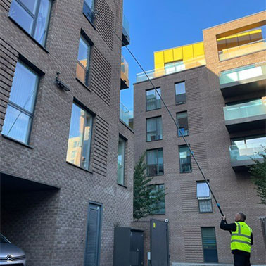 Reach & Wash Window Cleaning 3